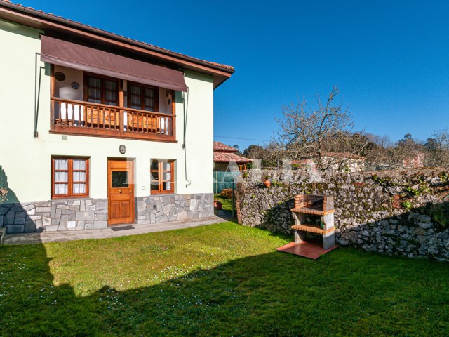 Casa rural con jardín. Quintana (Asturias)