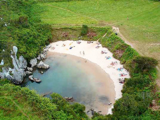 Playa de Gulpiyuri: la playa que no tiene mar Playa de Gulpiyuri: la playa que no tiene mar